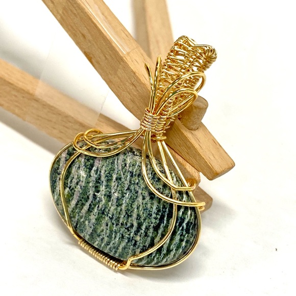 HANDMADE Swiss Opal Hand Wrapped Gold Plated Statement Pendant, Artisan Jewelry - Picture 8 of 10